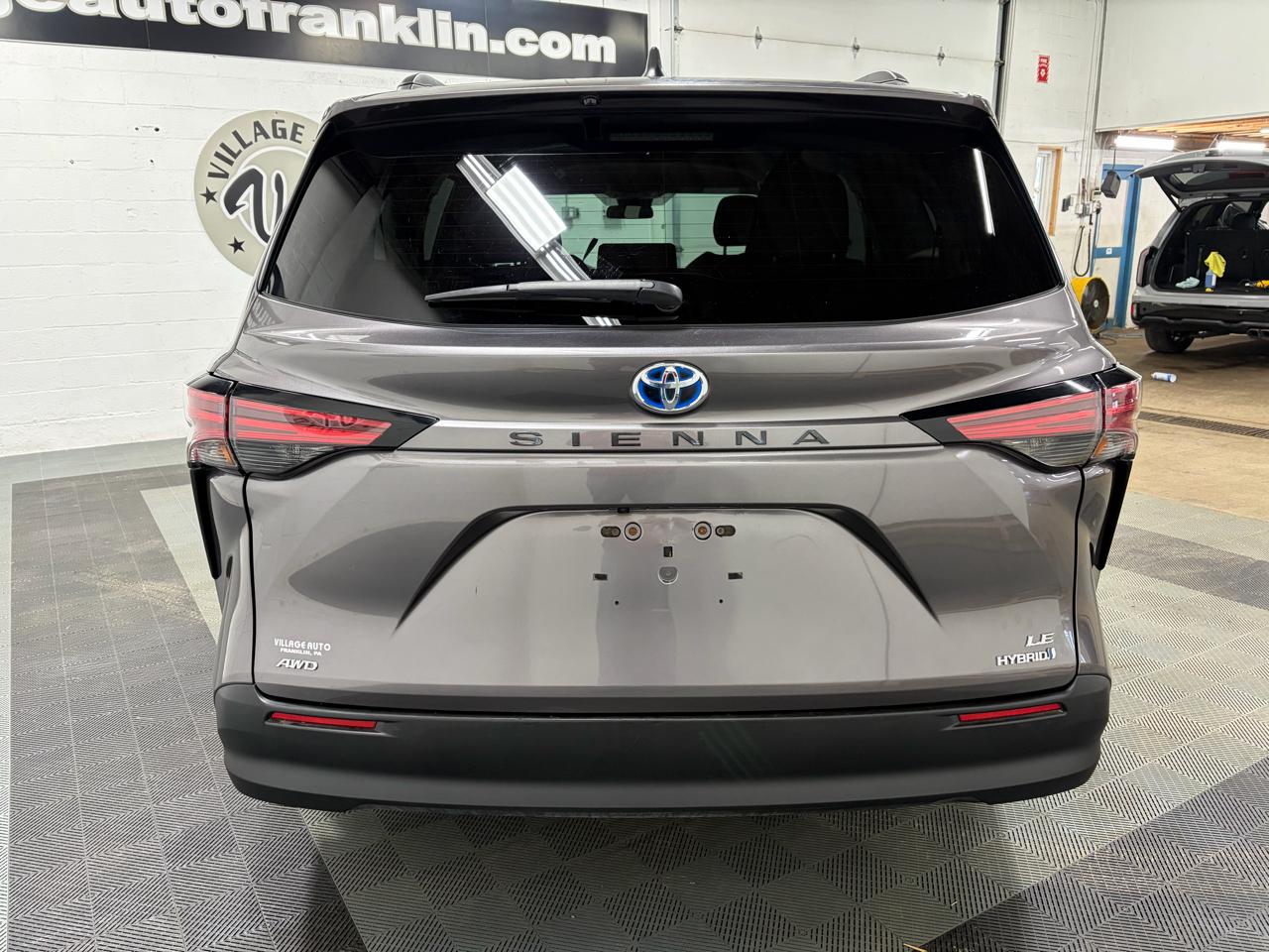 Toyota Sienna LE 8-Passenger AWD 2021