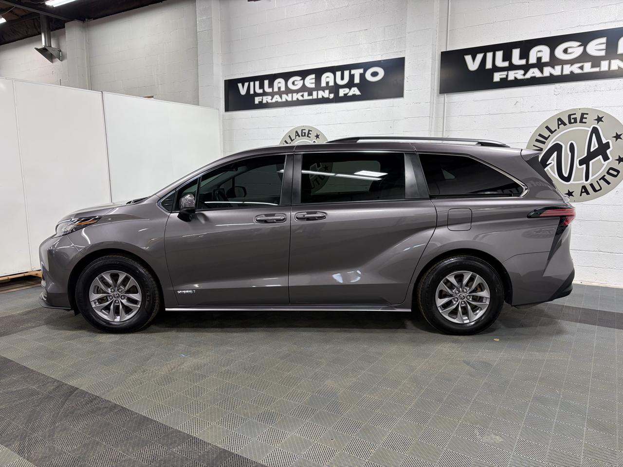 Toyota Sienna LE 8-Passenger AWD 2021