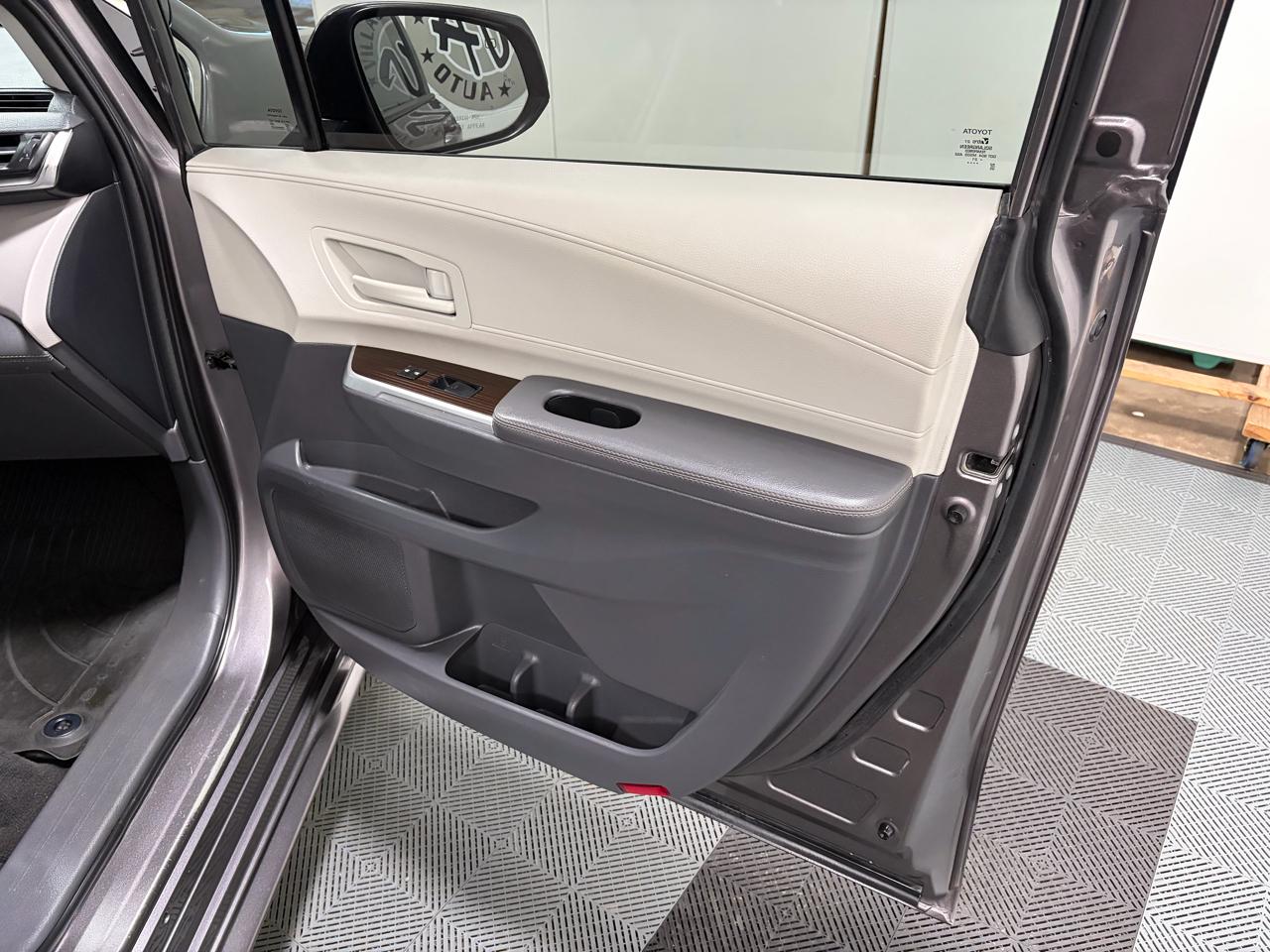 Toyota Sienna LE 8-Passenger AWD 2021