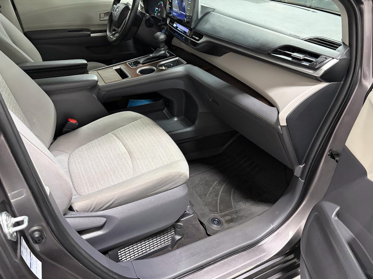 Toyota Sienna LE 8-Passenger AWD 2021