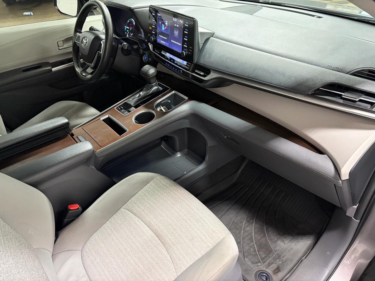 Toyota Sienna LE 8-Passenger AWD 2021