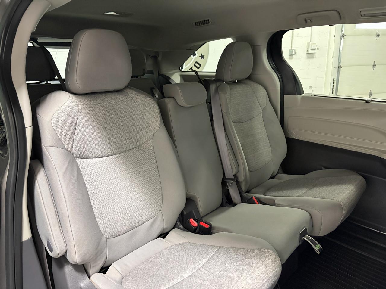 Toyota Sienna LE 8-Passenger AWD 2021
