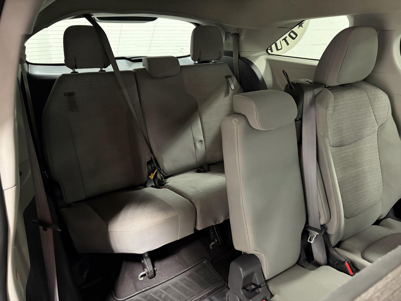Toyota Sienna LE 8-Passenger AWD 2021
