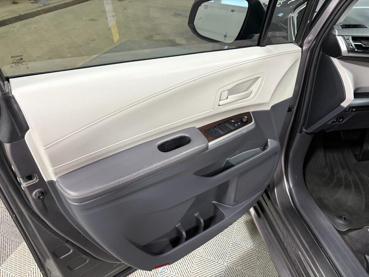 Toyota Sienna LE 8-Passenger AWD 2021