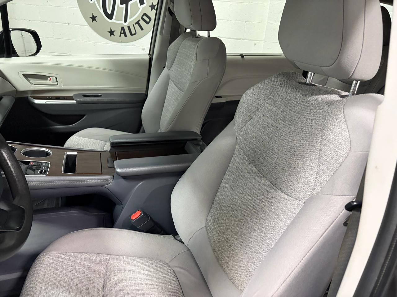 Toyota Sienna LE 8-Passenger AWD 2021