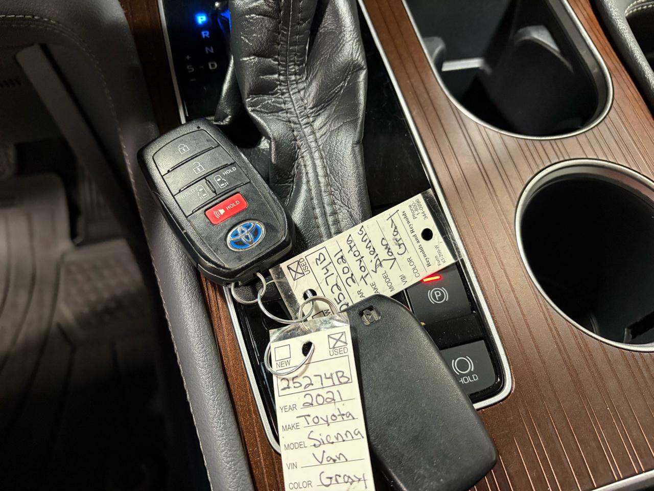 Toyota Sienna LE 8-Passenger AWD 2021