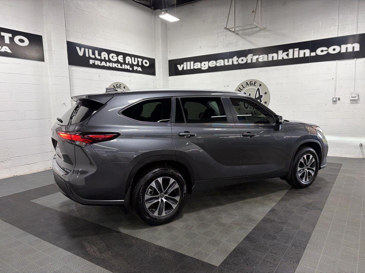 Toyota Highlander XLE AWD (Natl) 2025