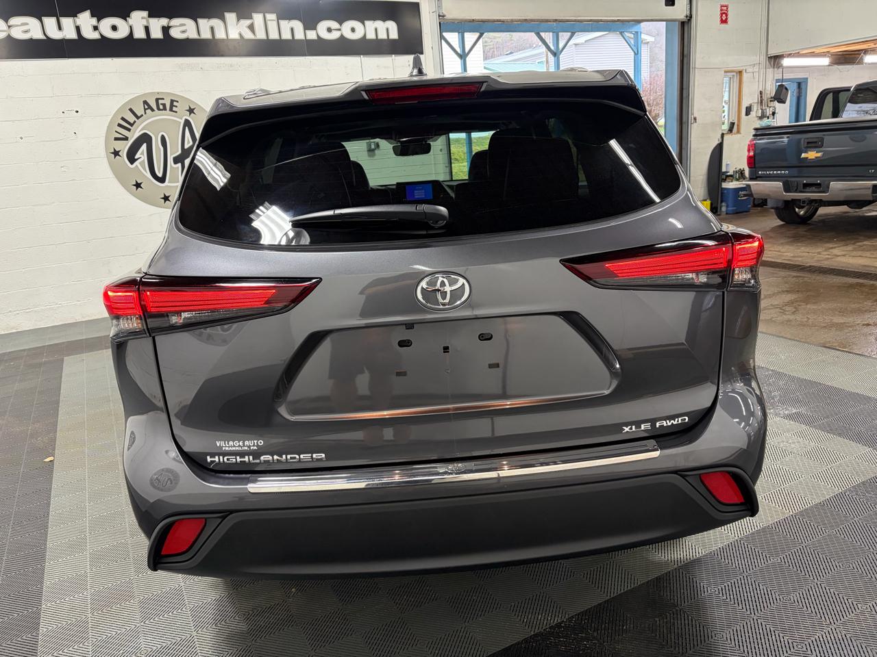 Toyota Highlander XLE AWD (Natl) 2025