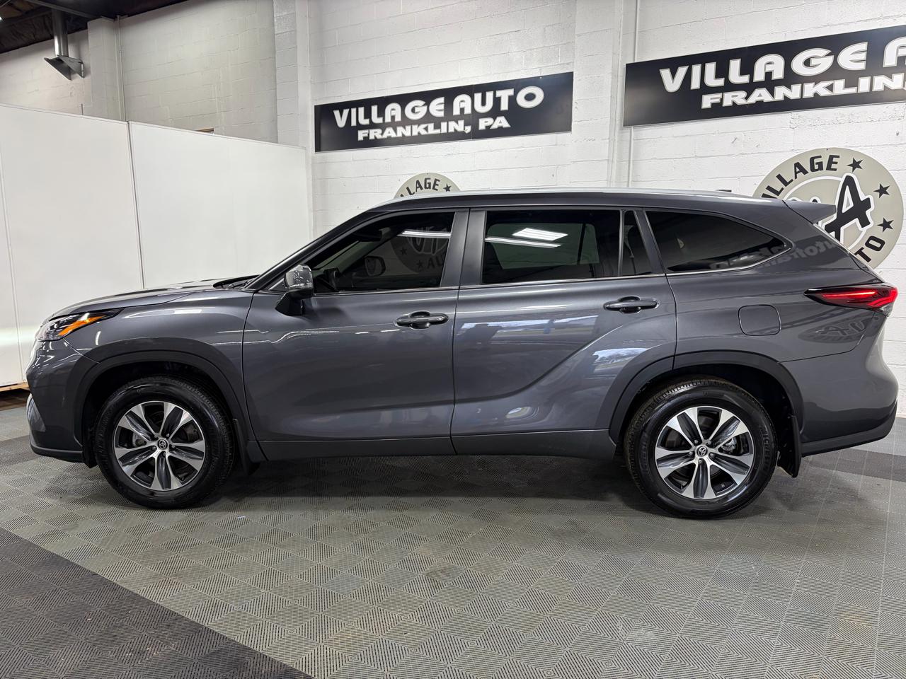 Toyota Highlander XLE AWD (Natl) 2025