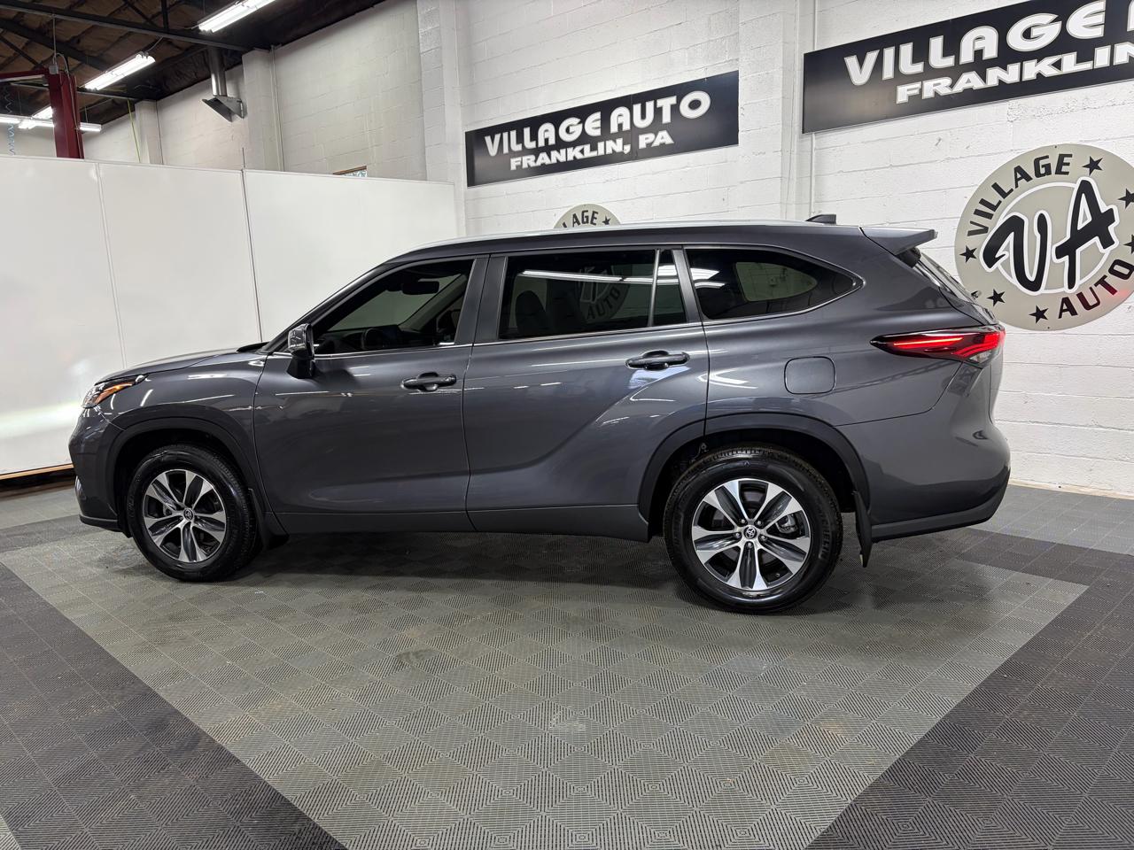 Toyota Highlander XLE AWD (Natl) 2025