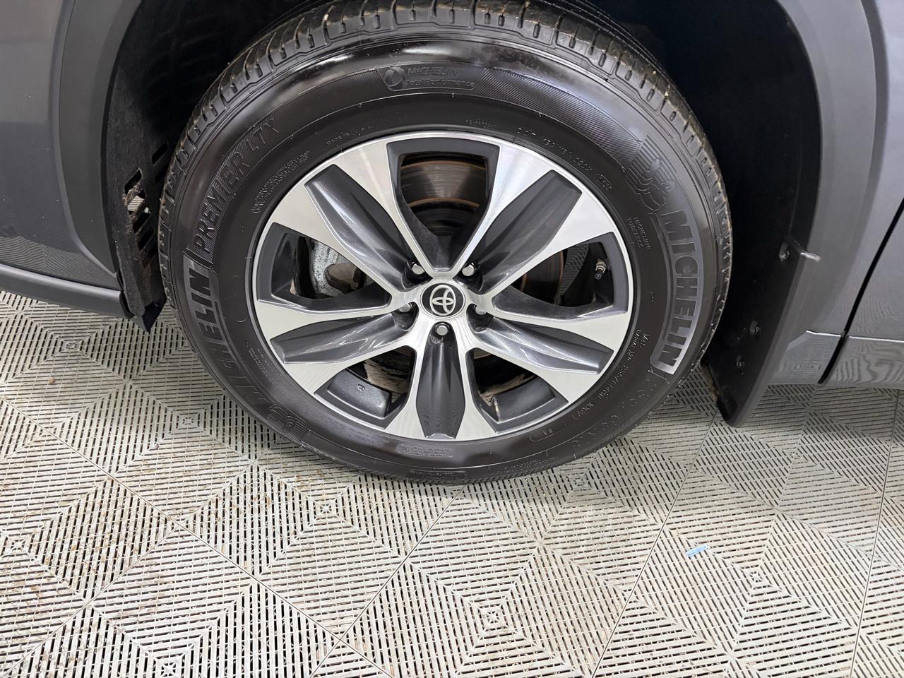 Toyota Highlander XLE AWD (Natl) 2025