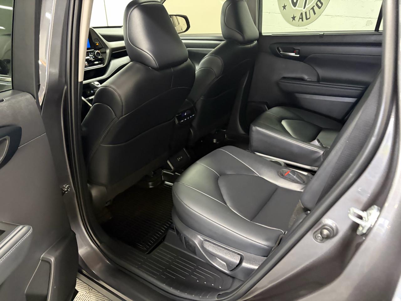 Toyota Highlander XLE AWD (Natl) 2025