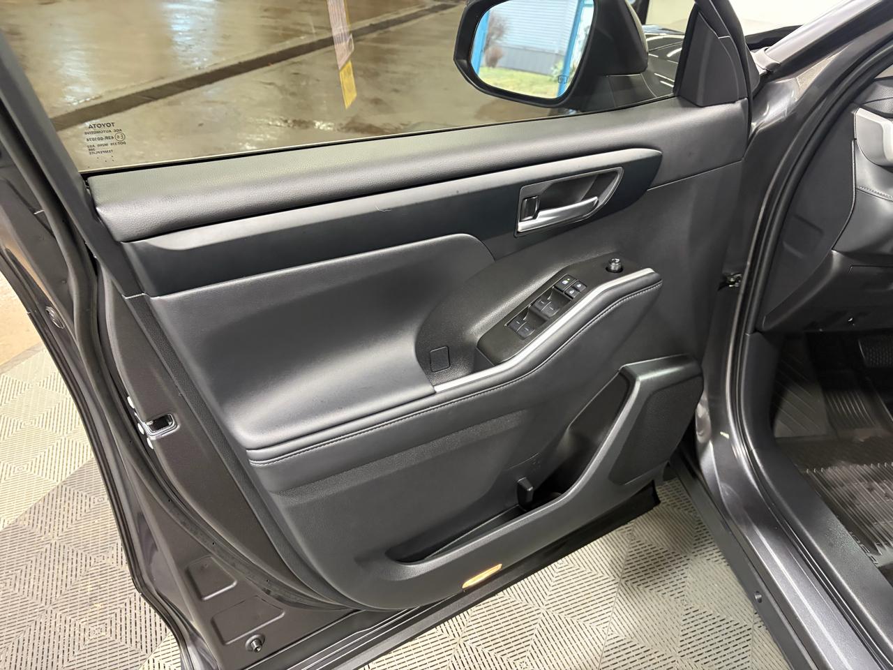 Toyota Highlander XLE AWD (Natl) 2025