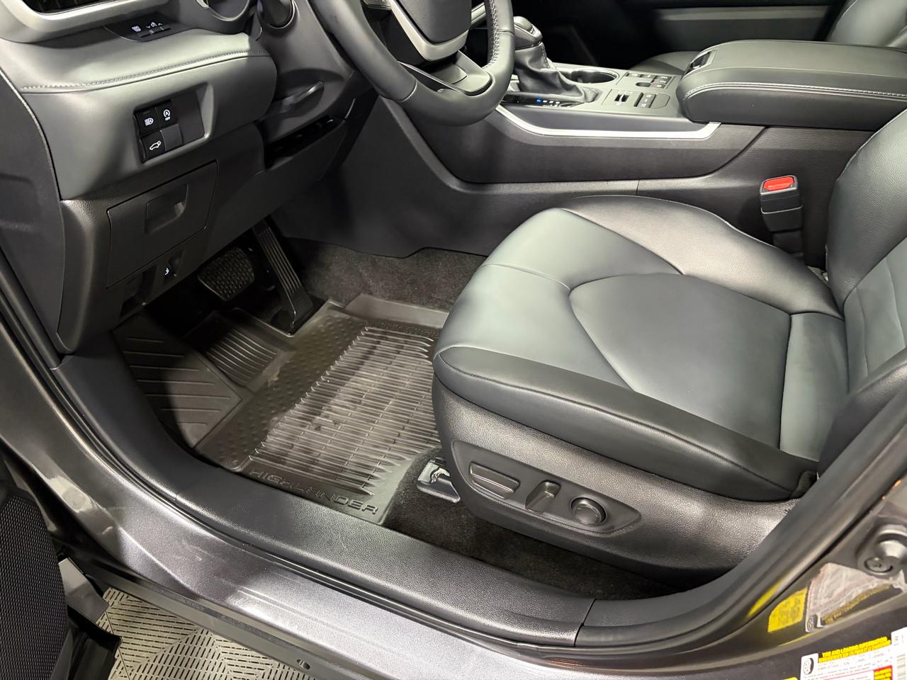 Toyota Highlander XLE AWD (Natl) 2025