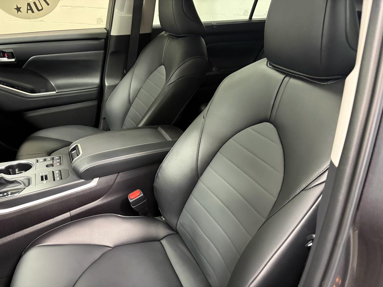 Toyota Highlander XLE AWD (Natl) 2025