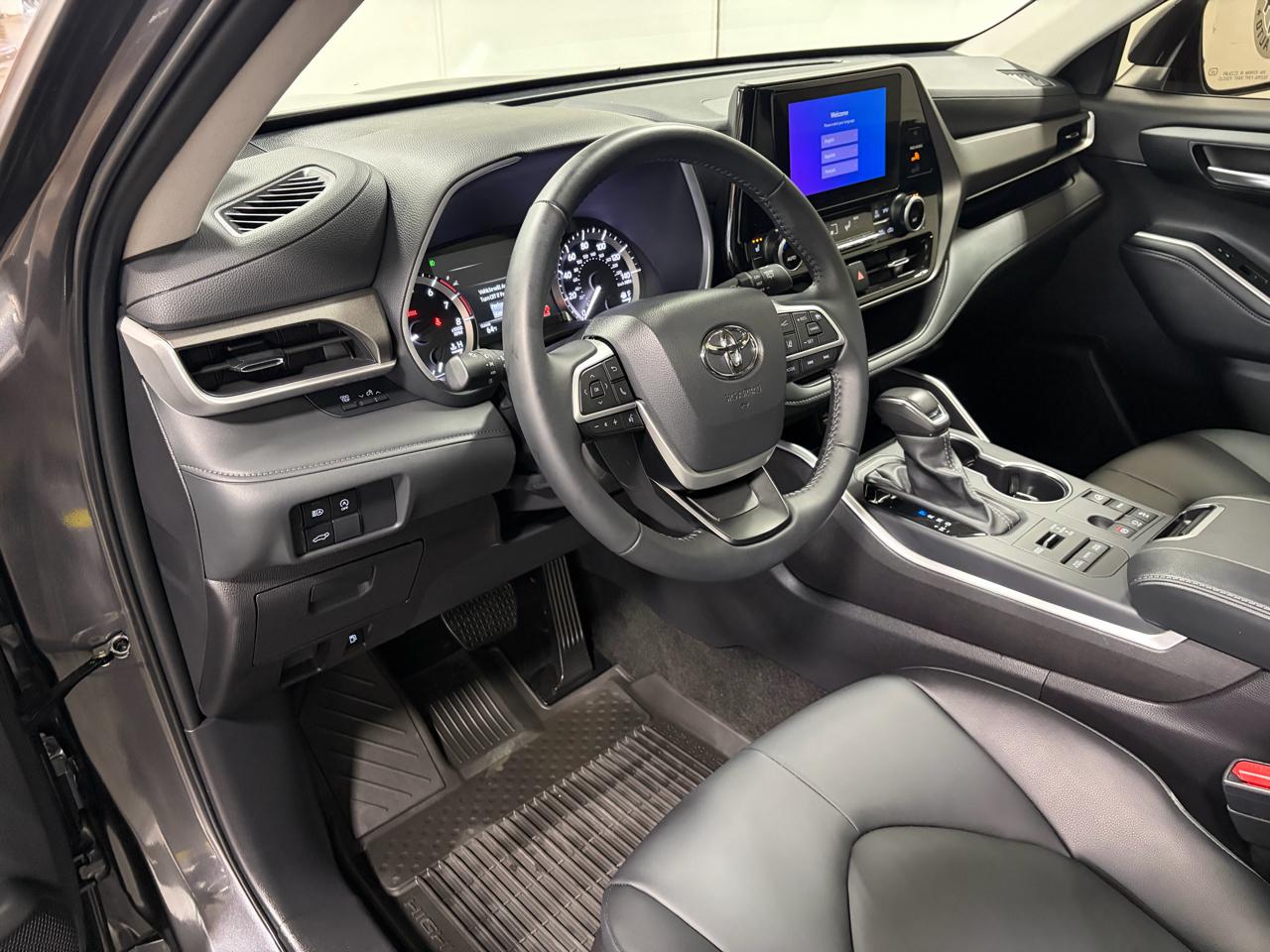 Toyota Highlander XLE AWD (Natl) 2025