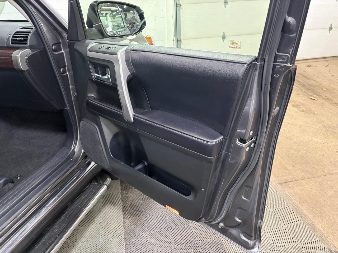 Toyota 4Runner Limited 4WD 2017