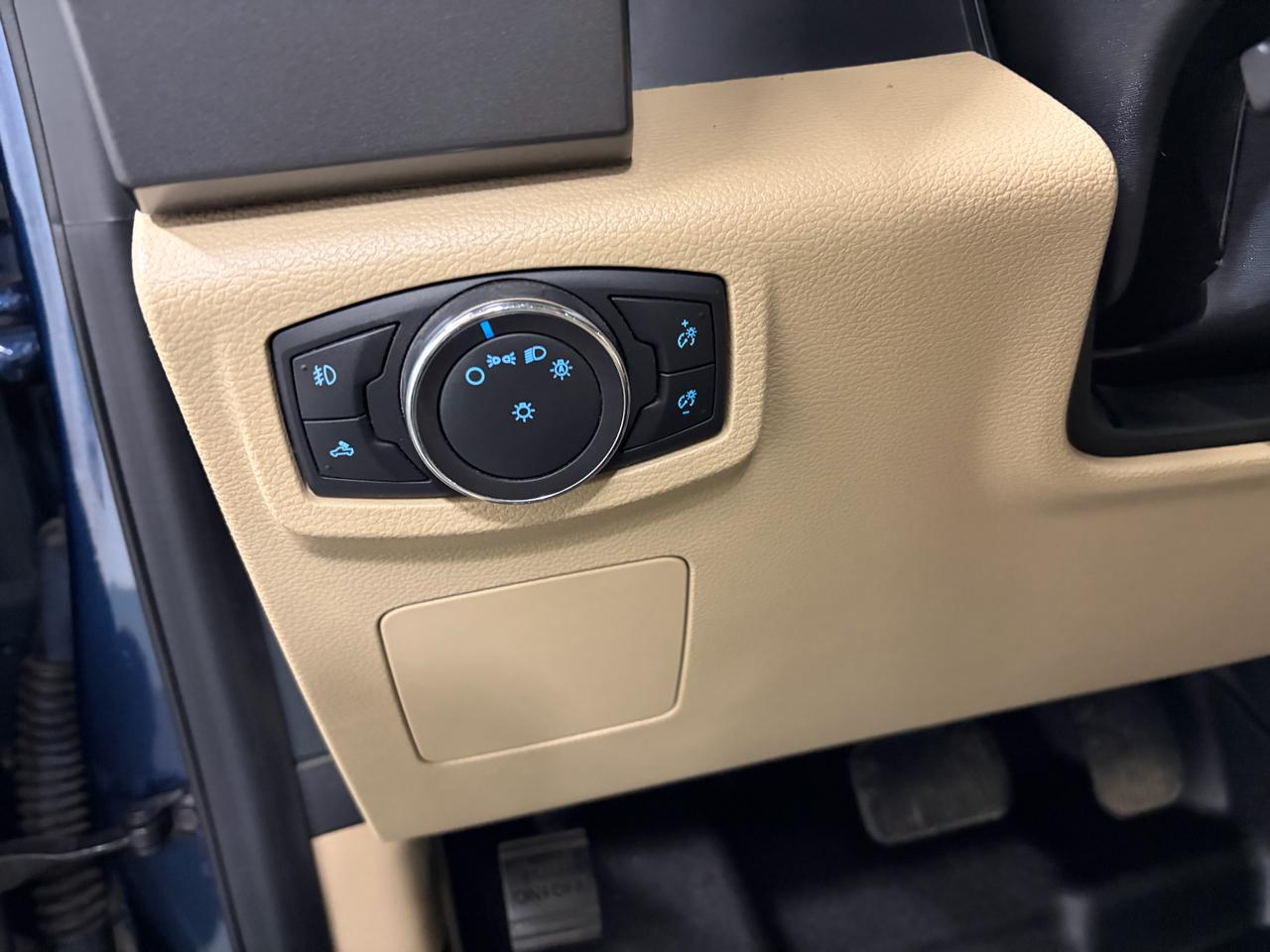 Ford F-150 4WD Reg Cab 126" XLT 2015