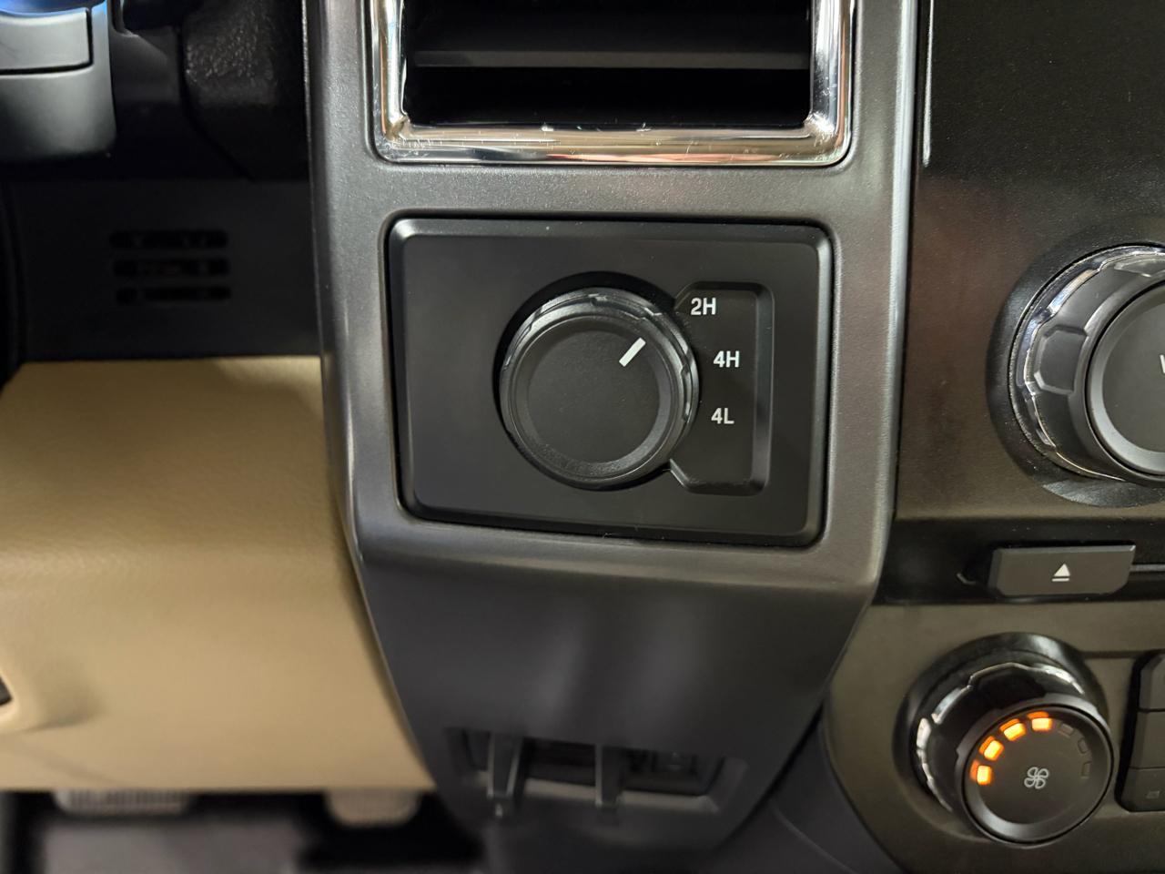 Ford F-150 4WD Reg Cab 126" XLT 2015