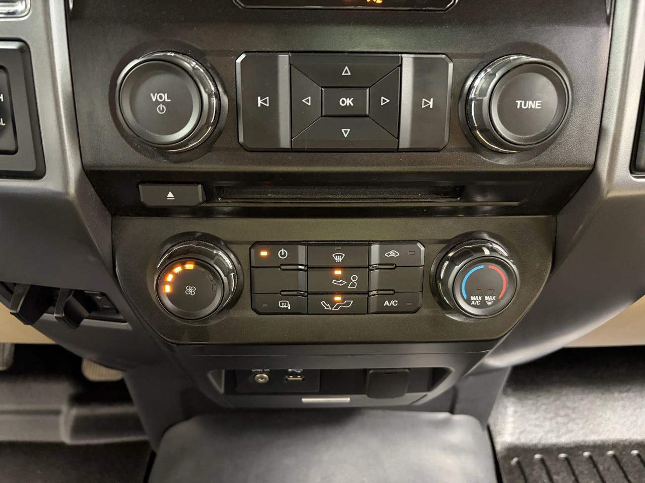 Ford F-150 4WD Reg Cab 126" XLT 2015