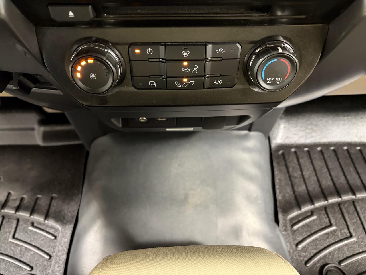 Ford F-150 4WD Reg Cab 126" XLT 2015