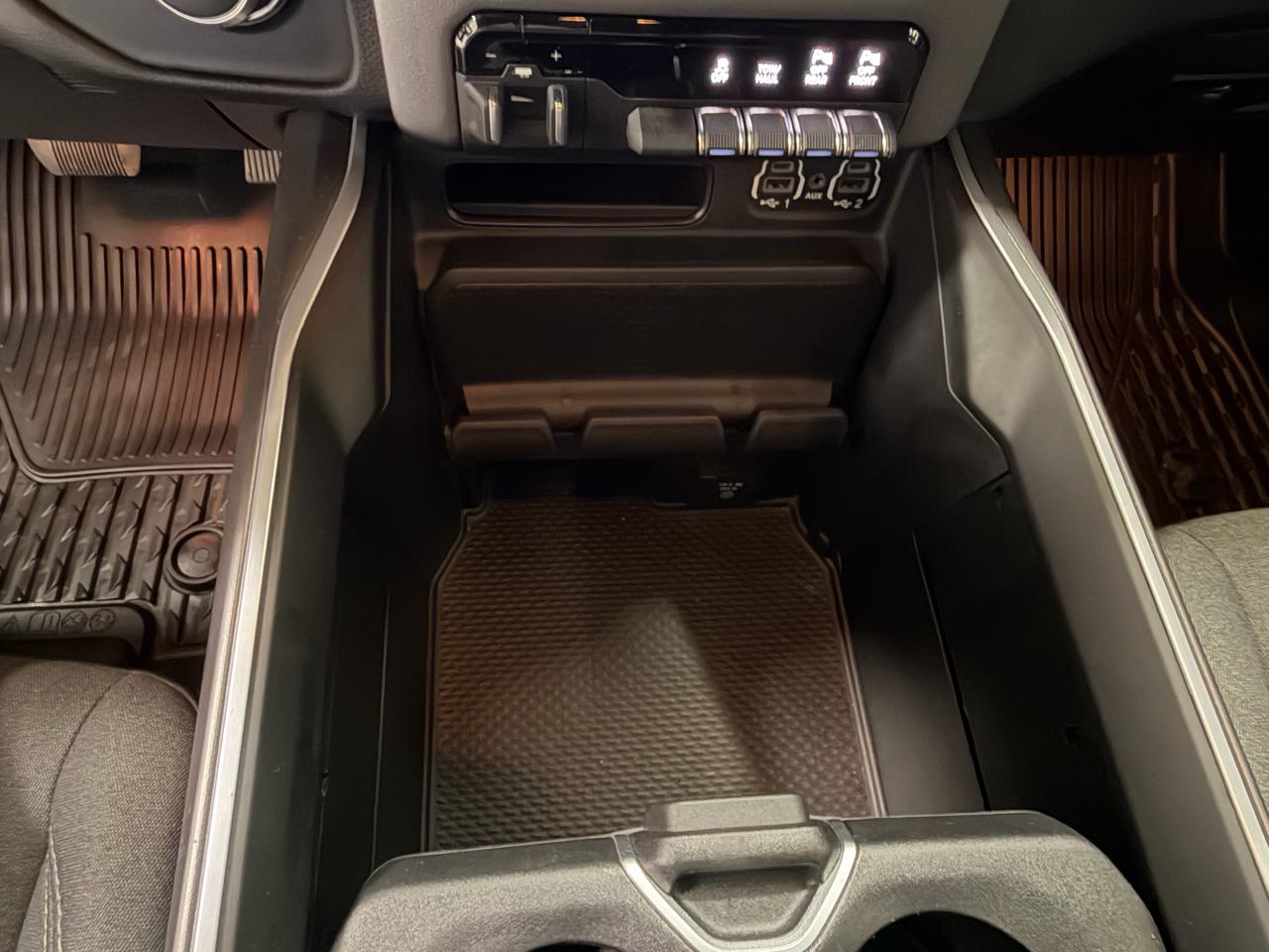 RAM 1500 Big Horn Quad Cab 4WD 2022