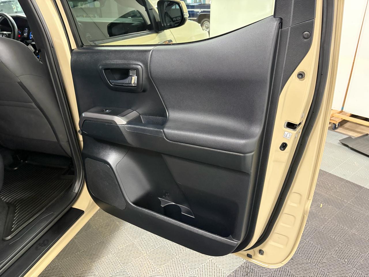 Toyota Tacoma TRD Off Road Double Cab 5' Bed V6 4x4 AT (Natl) 2016