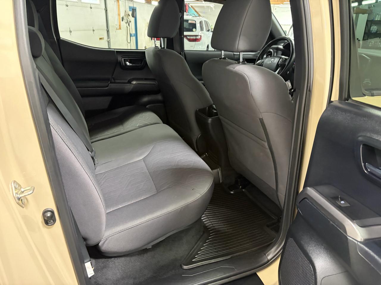 Toyota Tacoma TRD Off Road Double Cab 5' Bed V6 4x4 AT (Natl) 2016