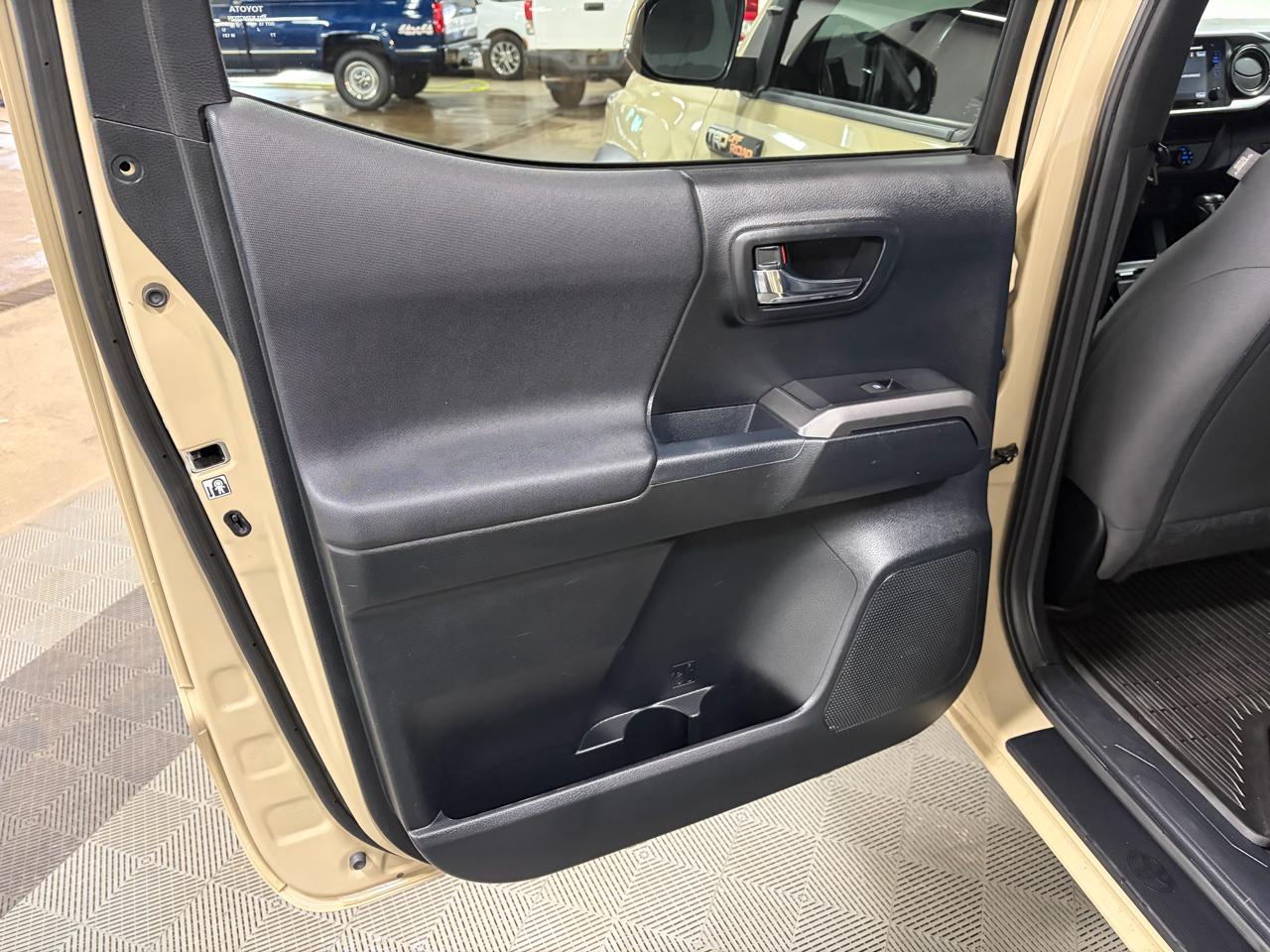 Toyota Tacoma TRD Off Road Double Cab 5' Bed V6 4x4 AT (Natl) 2016