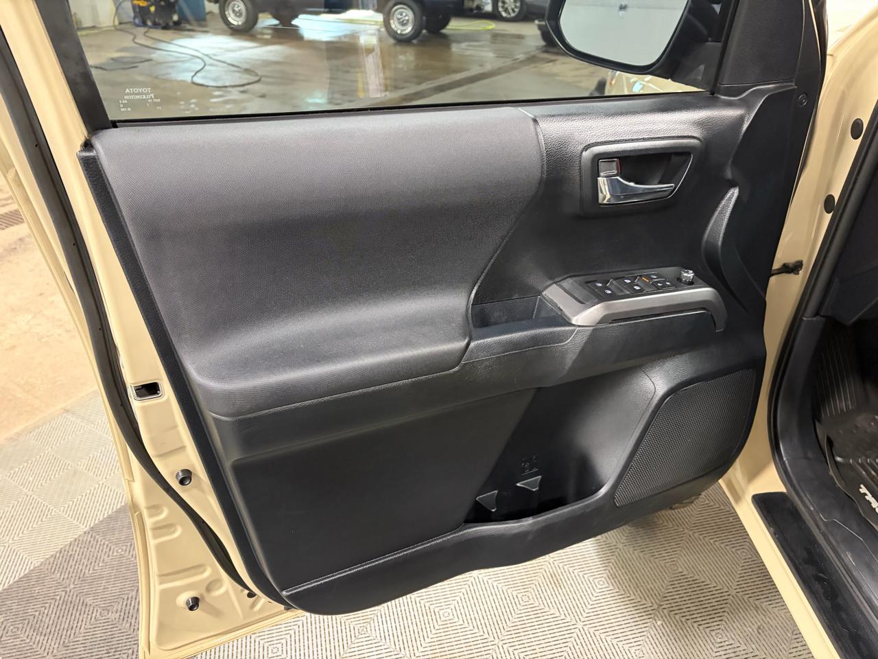 Toyota Tacoma TRD Off Road Double Cab 5' Bed V6 4x4 AT (Natl) 2016