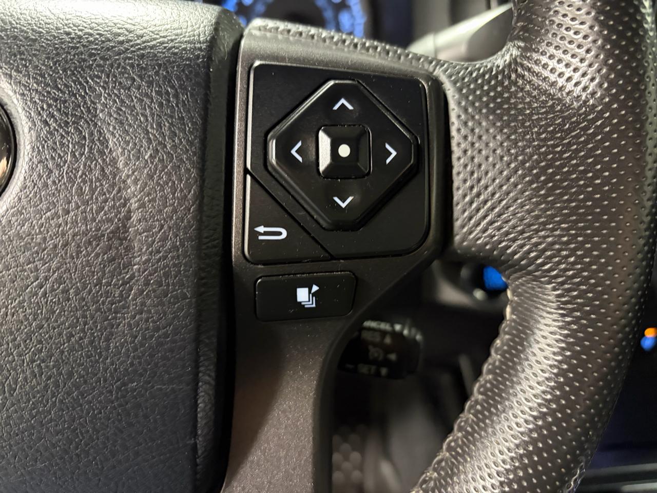 Toyota Tacoma TRD Off Road Double Cab 5' Bed V6 4x4 AT (Natl) 2016