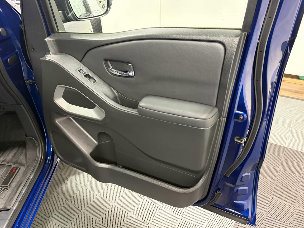 Nissan Frontier Crew Cab 4x4 SV 2022