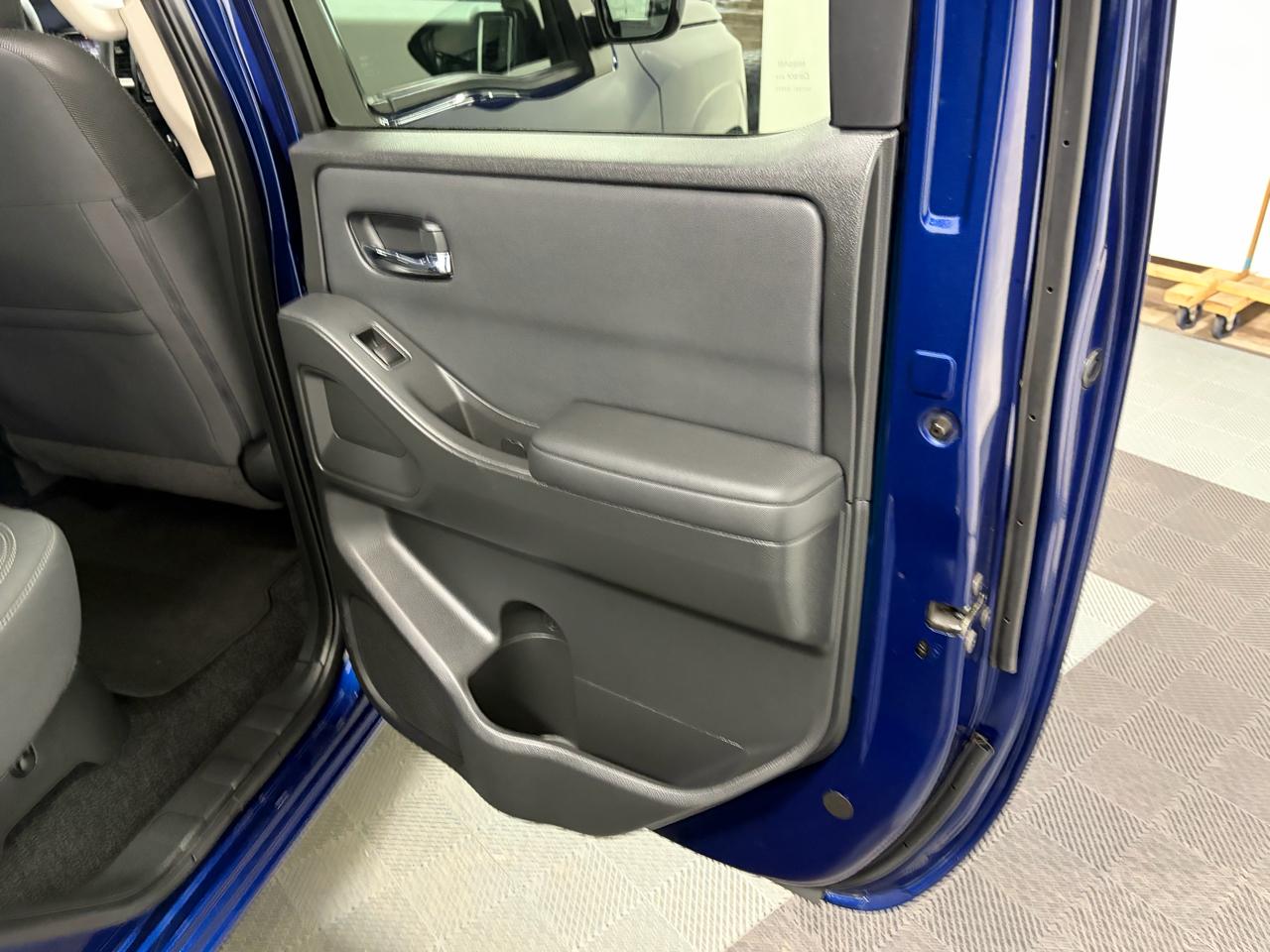 Nissan Frontier Crew Cab 4x4 SV 2022