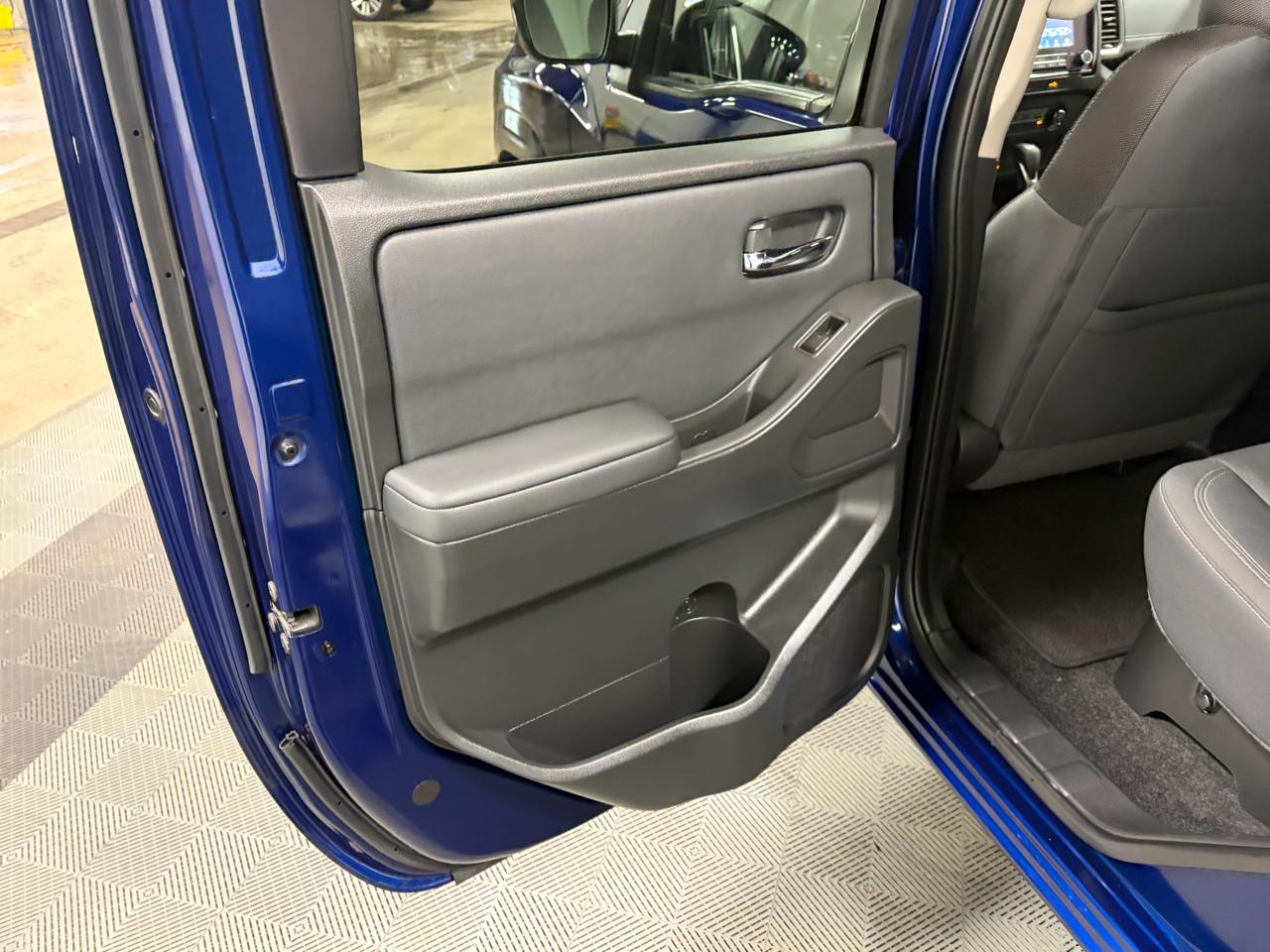 Nissan Frontier Crew Cab 4x4 SV 2022