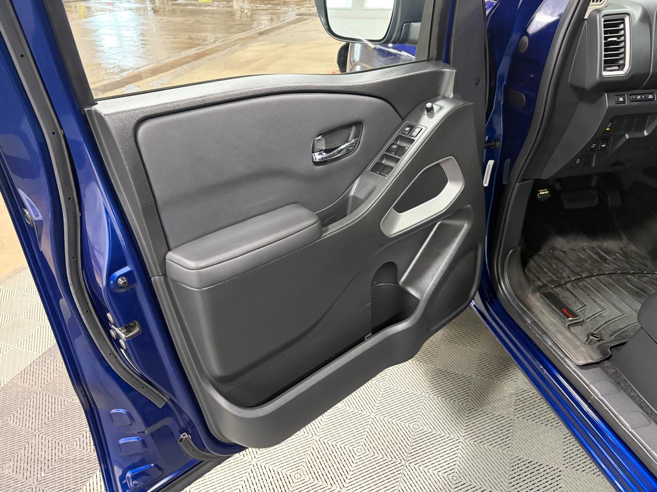 Nissan Frontier Crew Cab 4x4 SV 2022