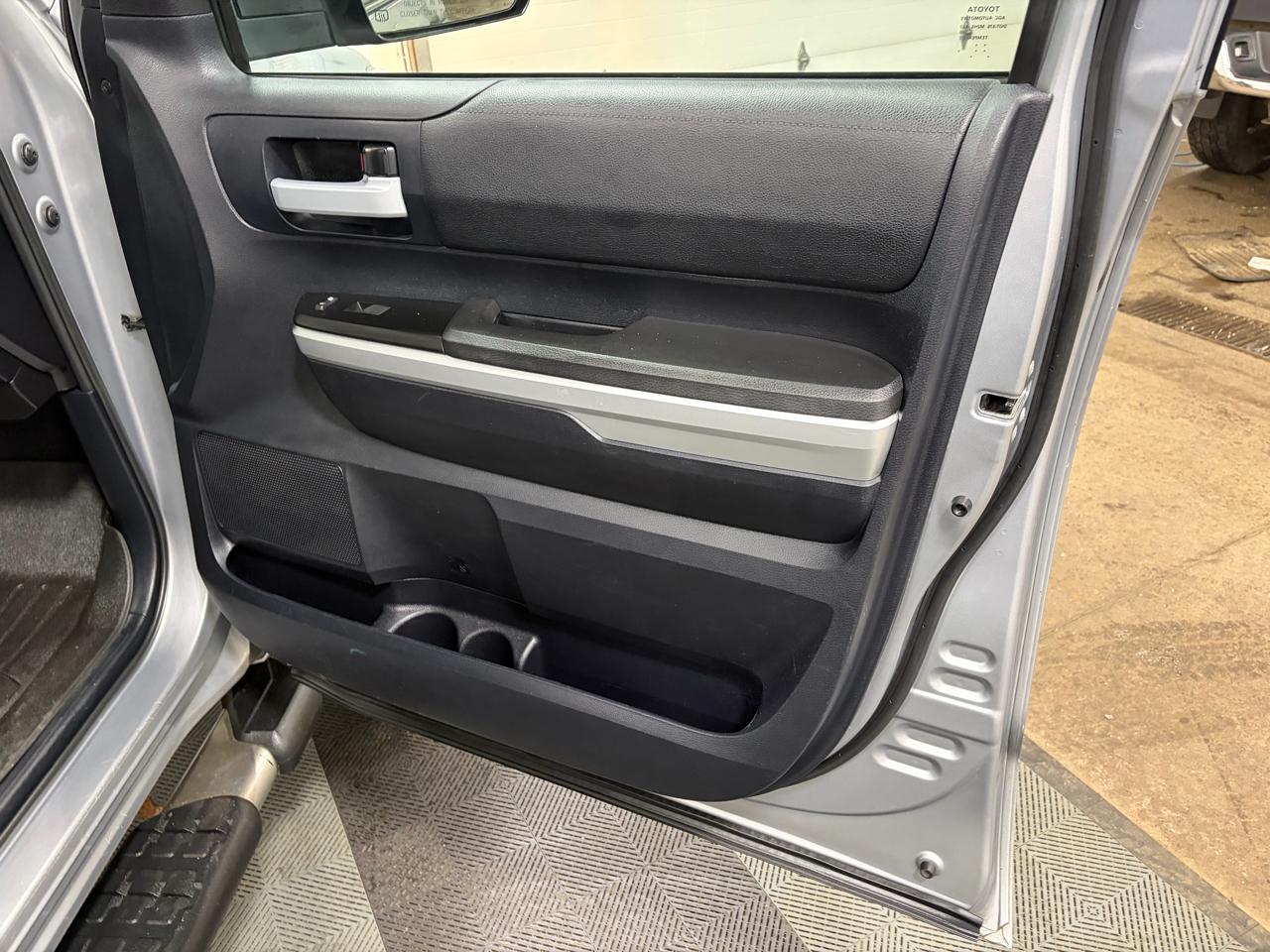 Toyota Tundra SR5 5.7L V8 CrewMax 4WD 2014