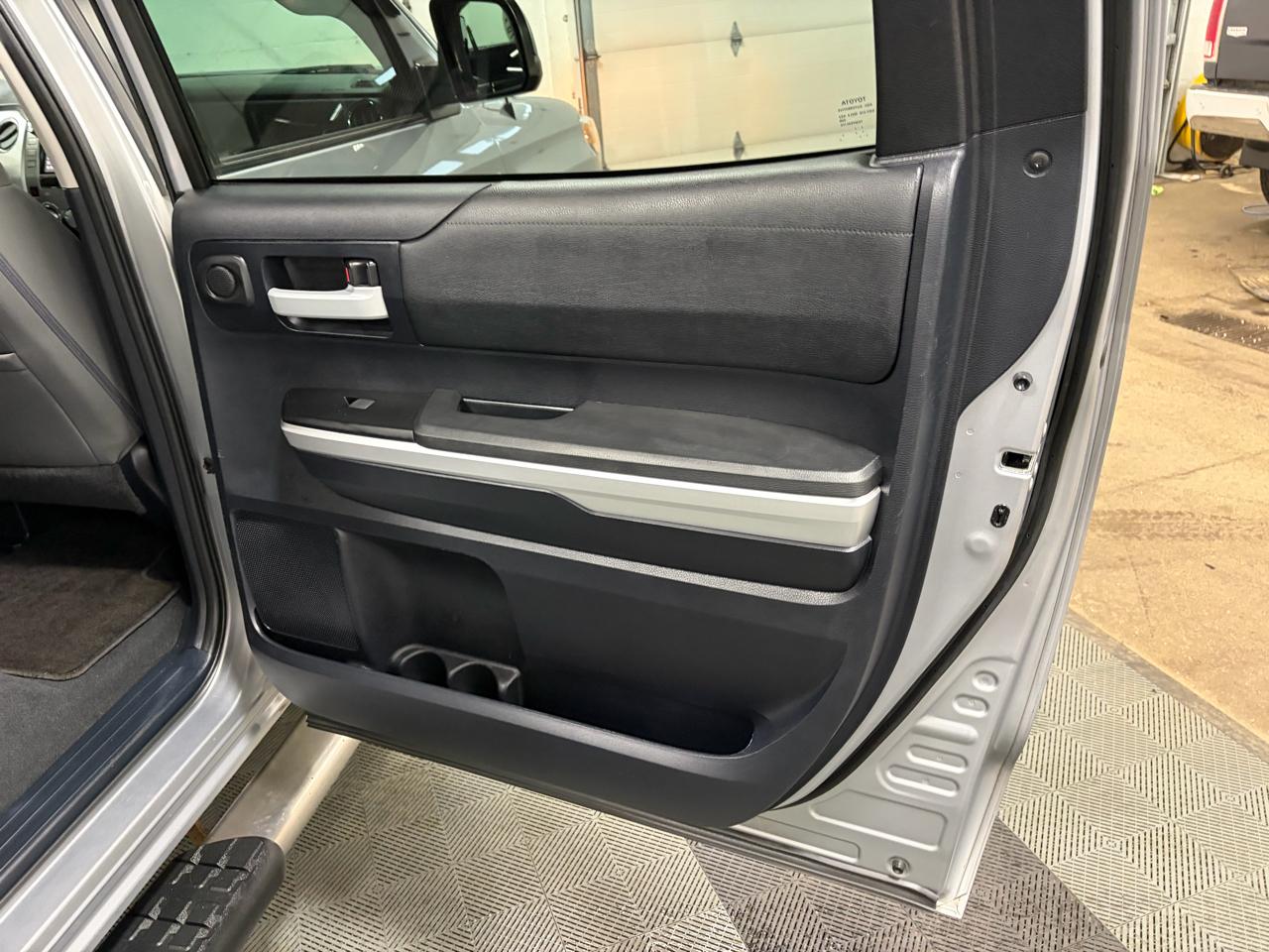 Toyota Tundra SR5 5.7L V8 CrewMax 4WD 2014