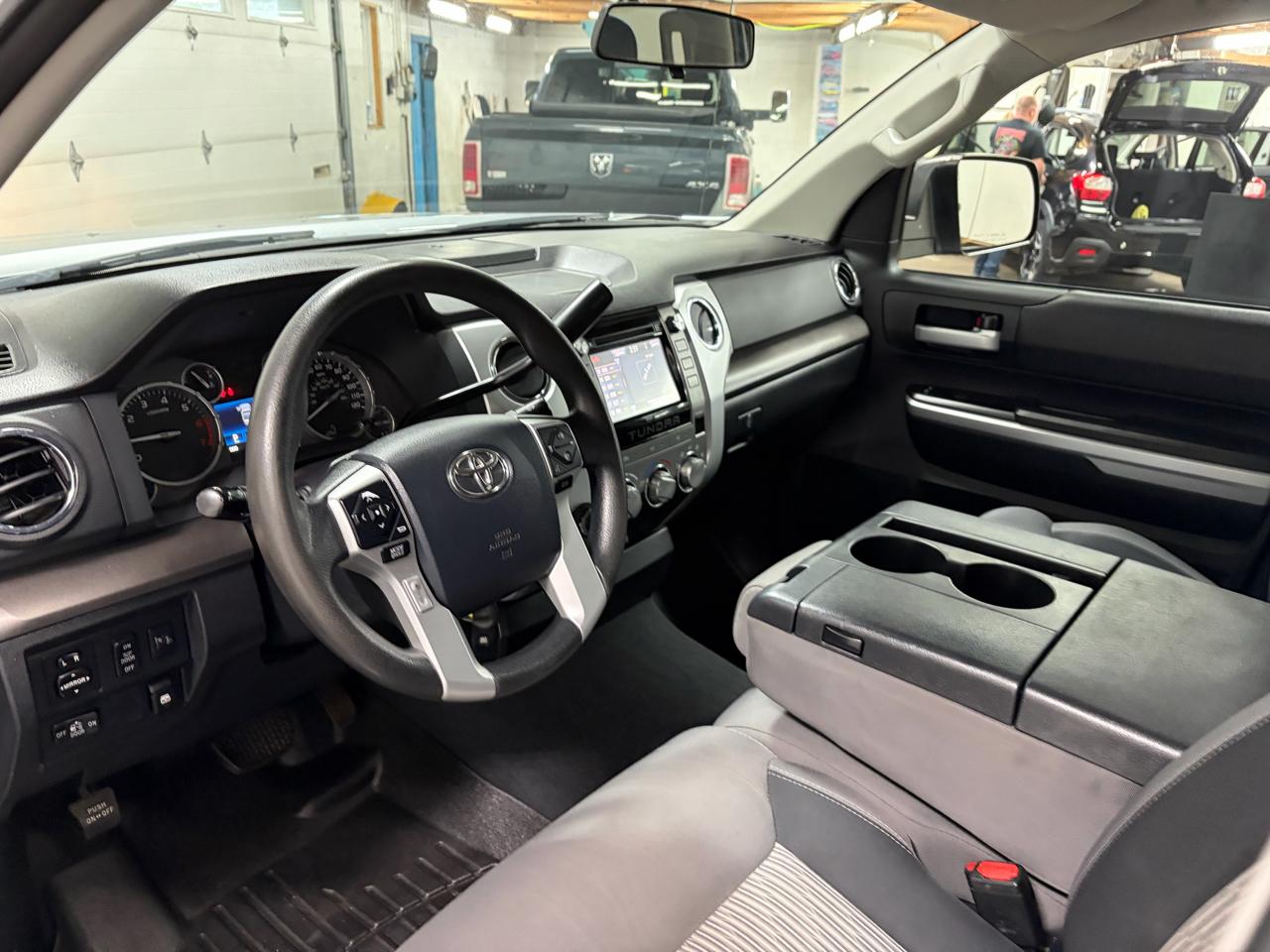 Toyota Tundra SR5 5.7L V8 CrewMax 4WD 2014