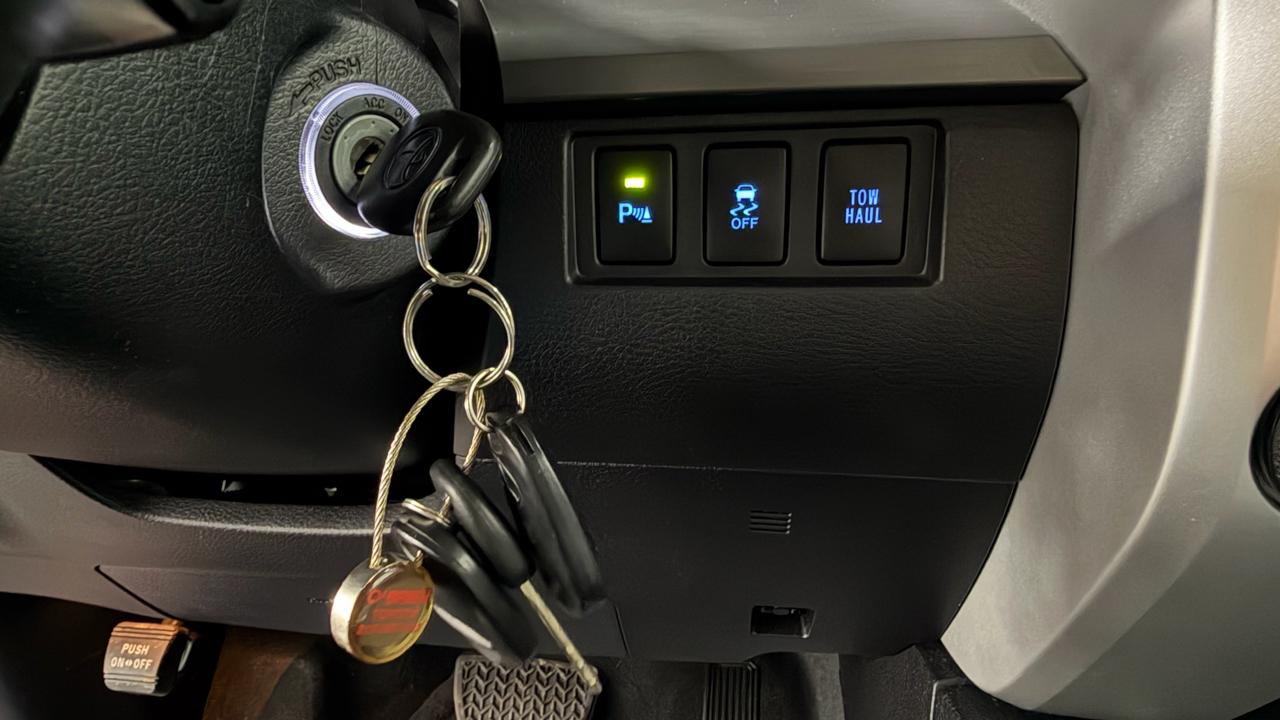 Toyota Tundra Platinum CrewMax 5.7L FFV 4WD 2014