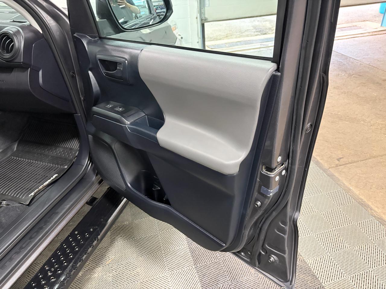 Toyota Tacoma SR Access Cab 4WD at 2017