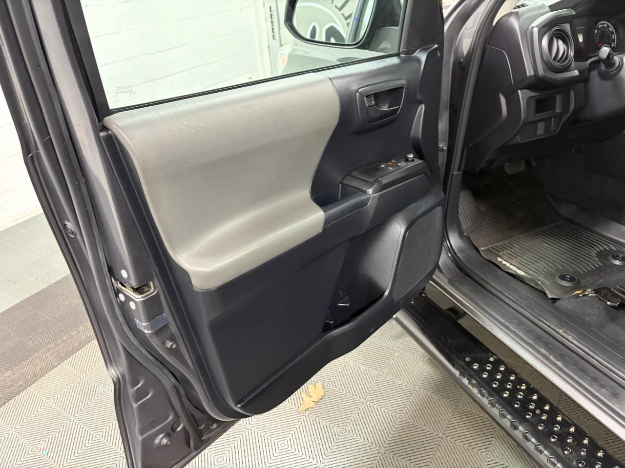 Toyota Tacoma SR Access Cab 4WD at 2017