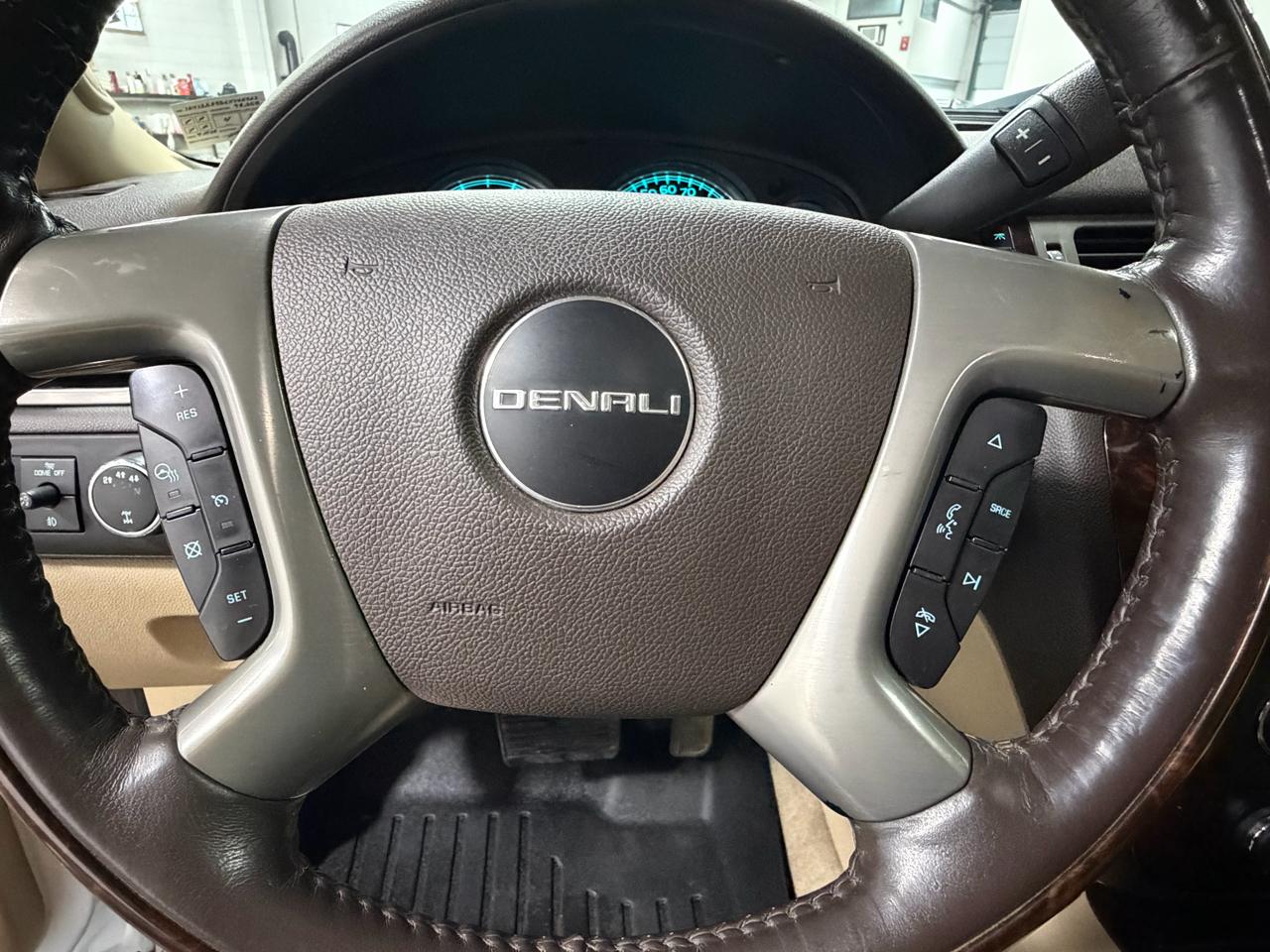 GMC Sierra 2500HD Denali Crew Cab 4WD 2012