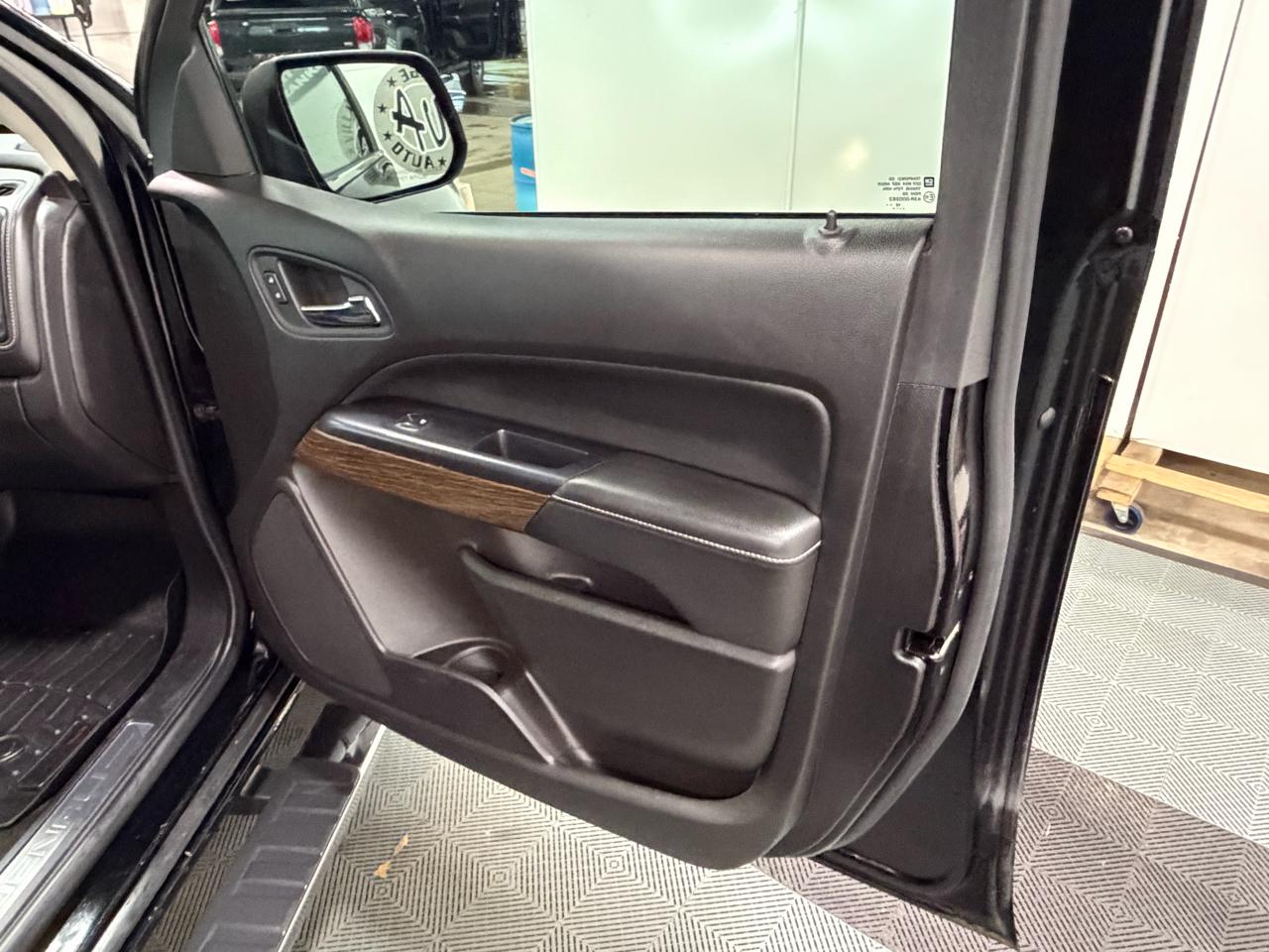 GMC Canyon 4WD Crew Cab Denali 2017