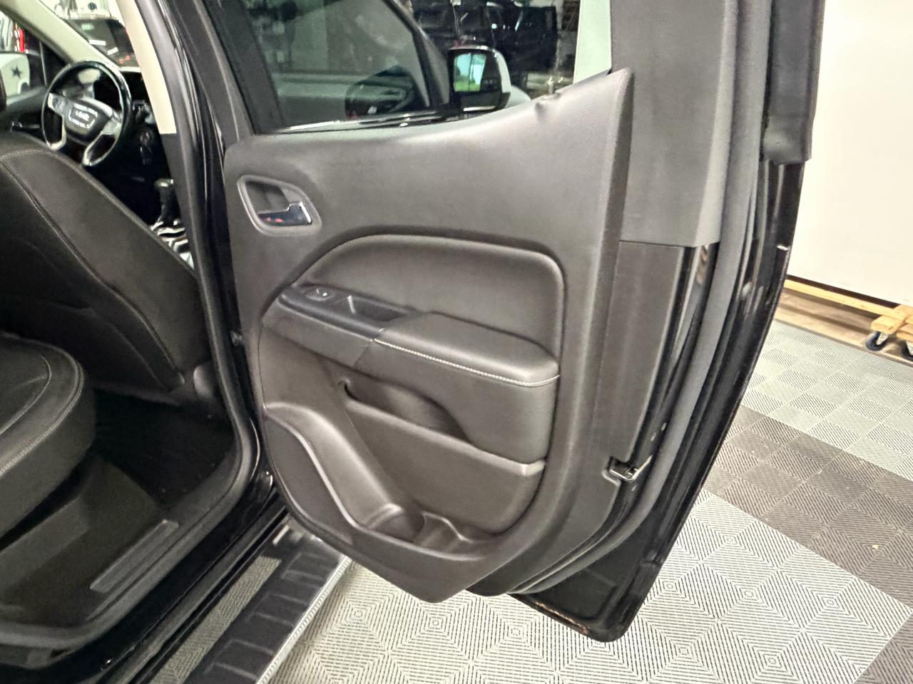 GMC Canyon 4WD Crew Cab Denali 2017
