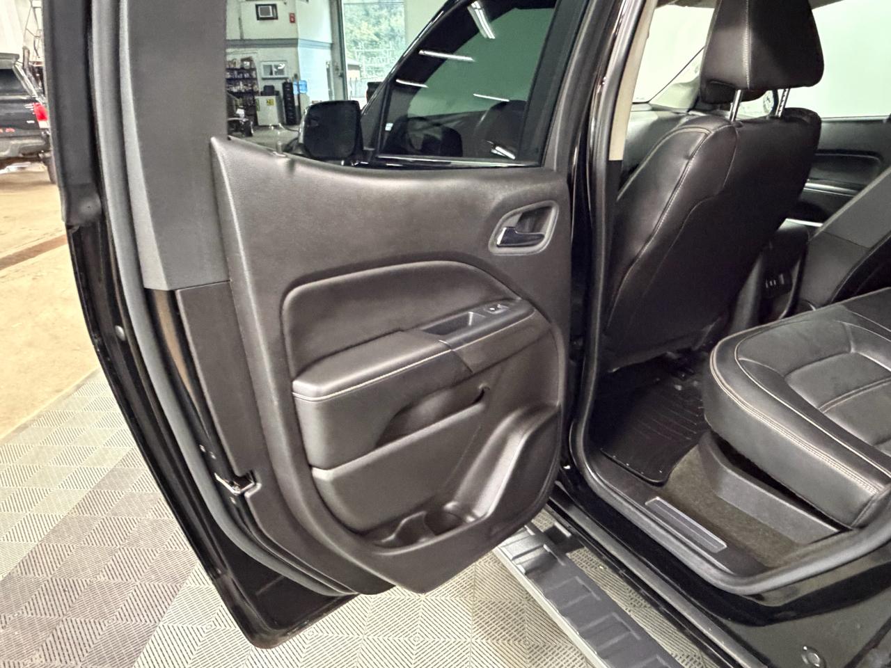 GMC Canyon 4WD Crew Cab Denali 2017