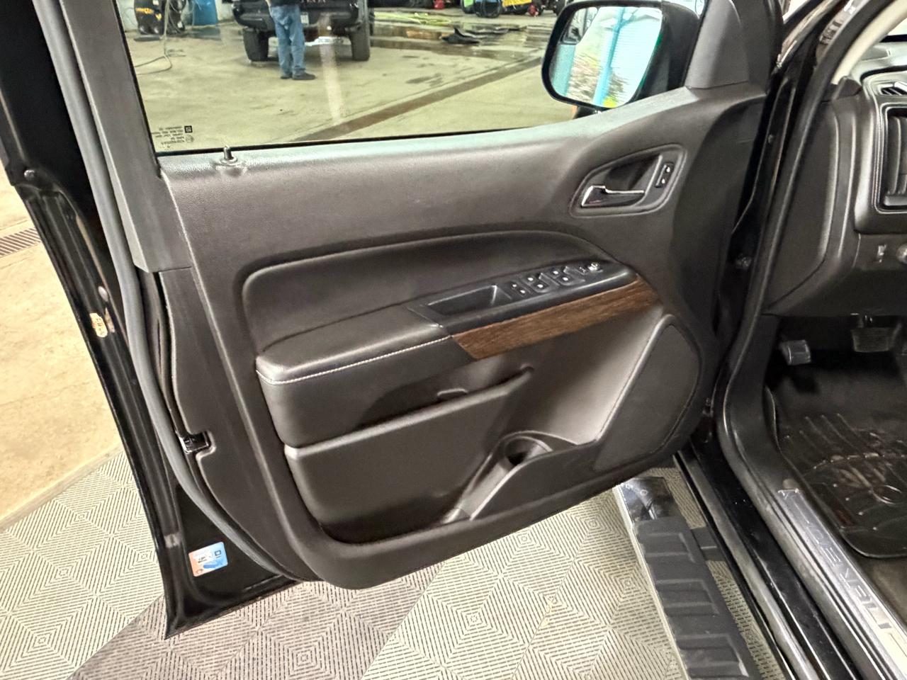 GMC Canyon 4WD Crew Cab Denali 2017