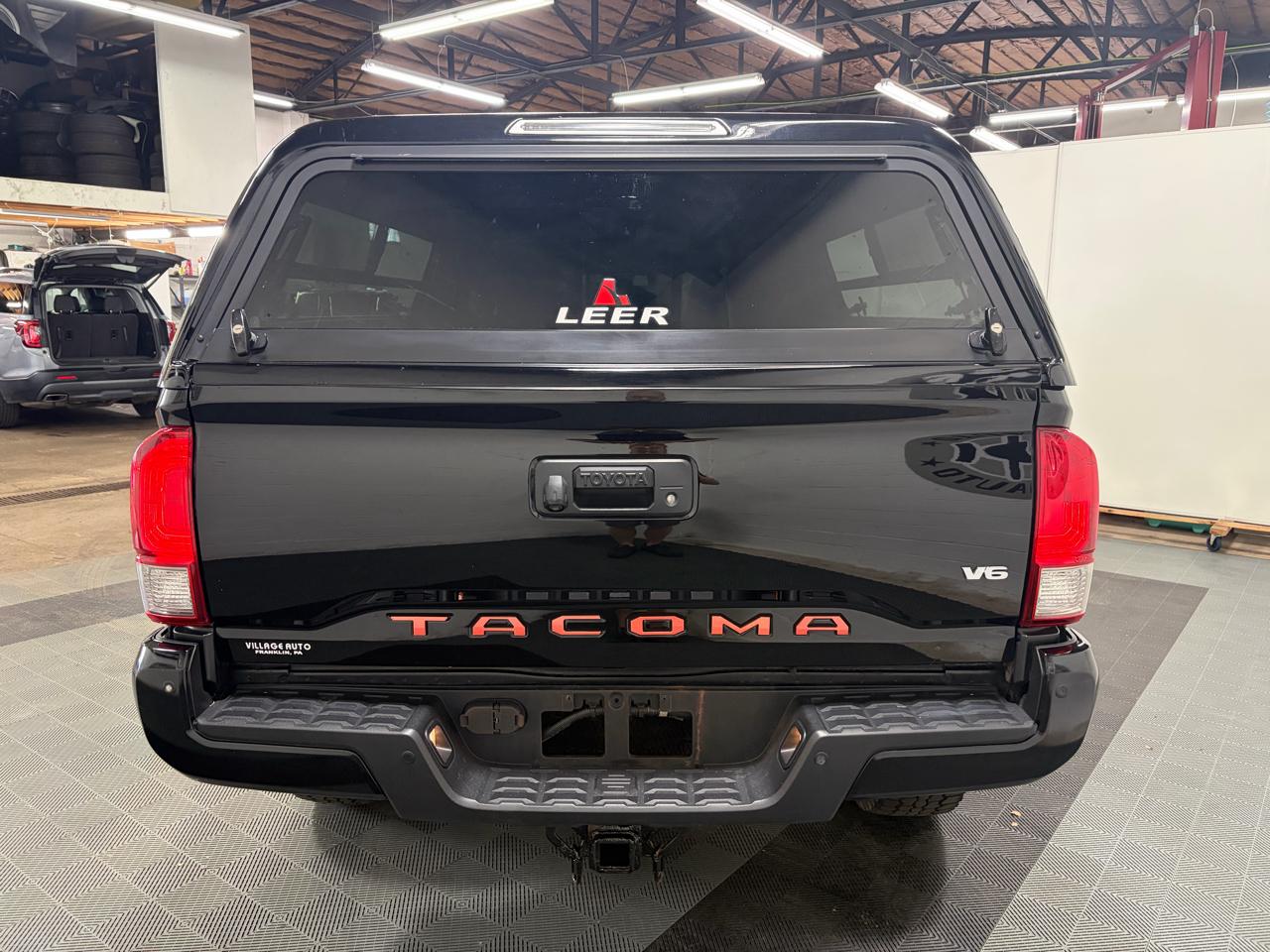 Toyota Tacoma 4WD Double Cab V6 AT TRD Off Road (Natl) 2017