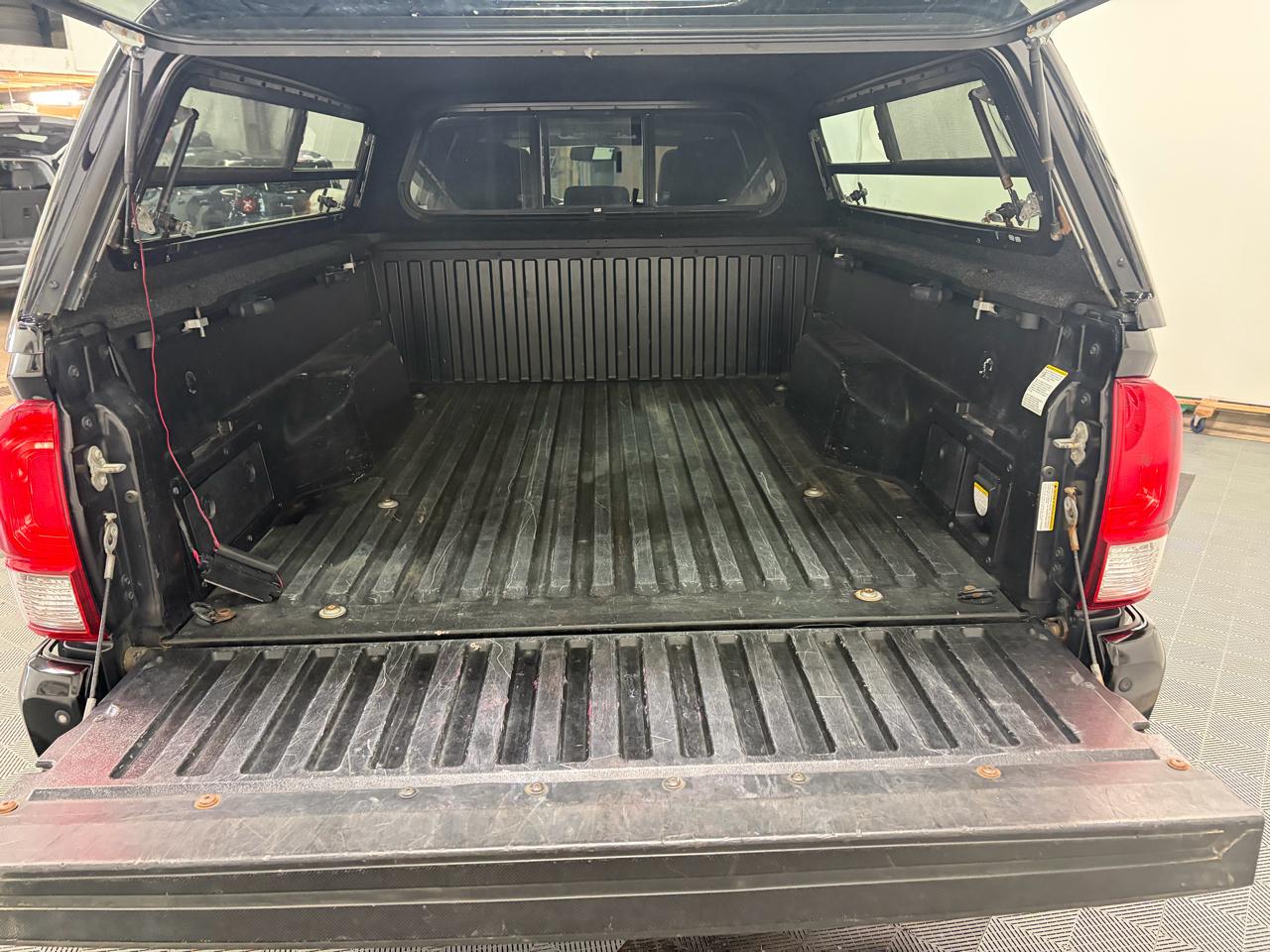 Toyota Tacoma 4WD Double Cab V6 AT TRD Off Road (Natl) 2017