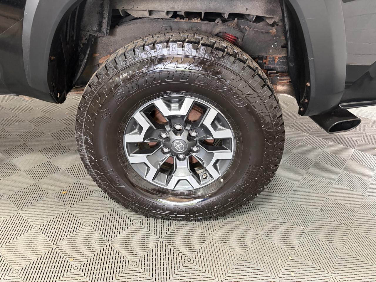 Toyota Tacoma 4WD Double Cab V6 AT TRD Off Road (Natl) 2017