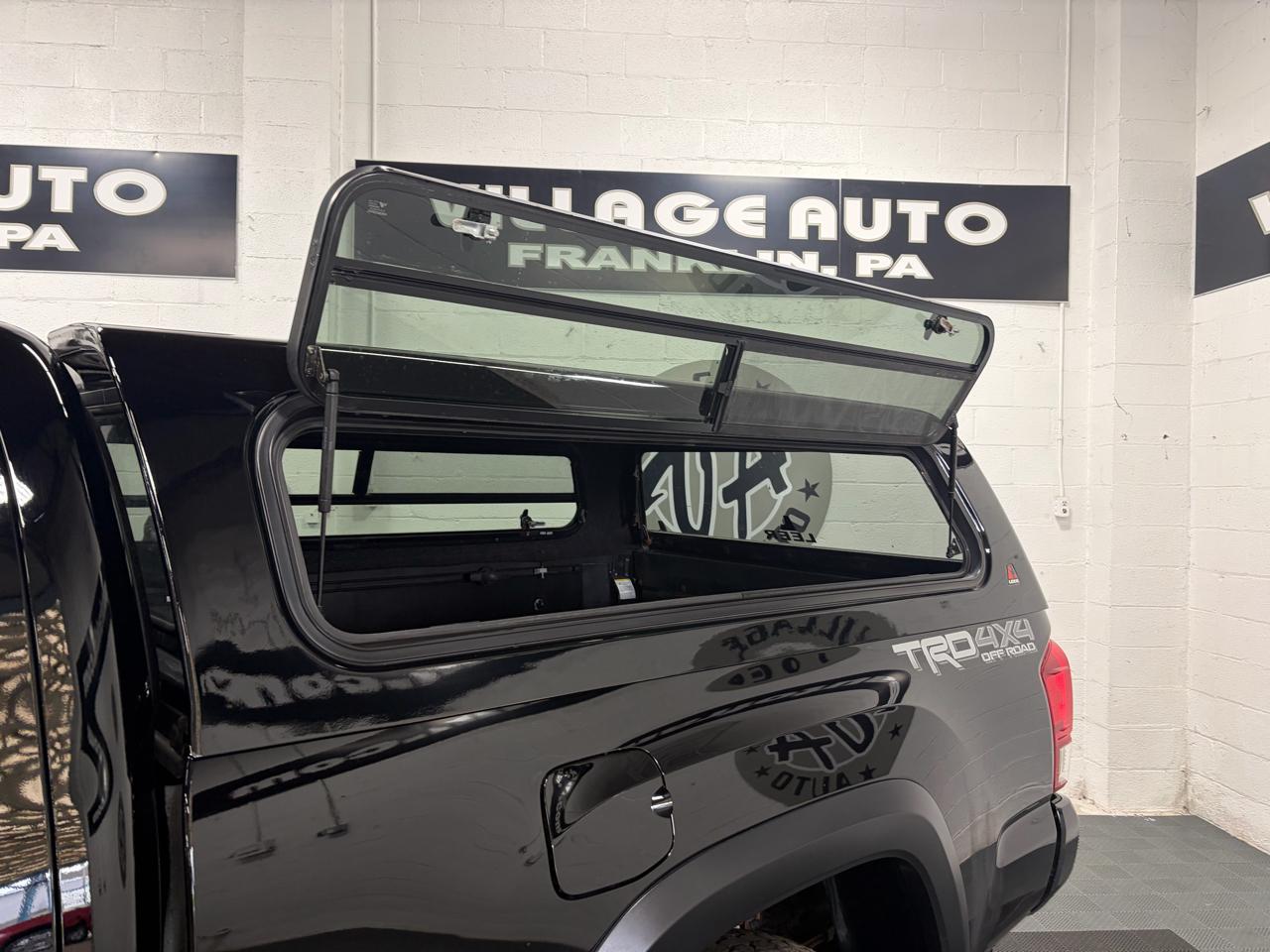 Toyota Tacoma 4WD Double Cab V6 AT TRD Off Road (Natl) 2017